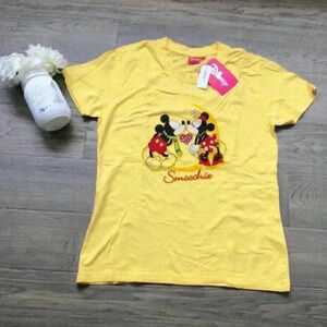 🌸3/$30🌸✨🆕disney🆕✨ | Yellow Mickey  Mouse t-shirt